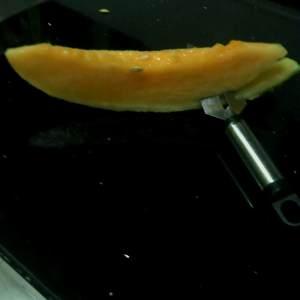 梦见切开吃哈密瓜,切开品尝哈密瓜的寓意与启示