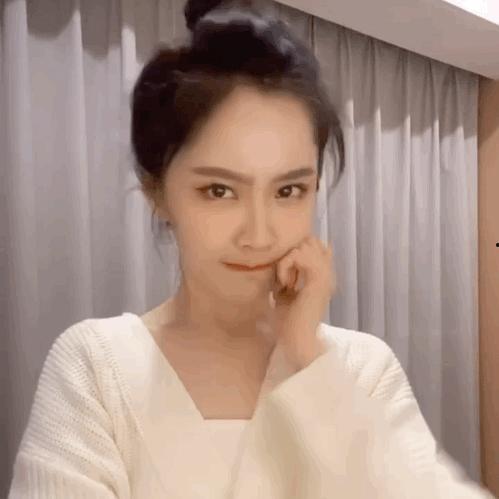 张新成当面吃瓜,太接地气了！